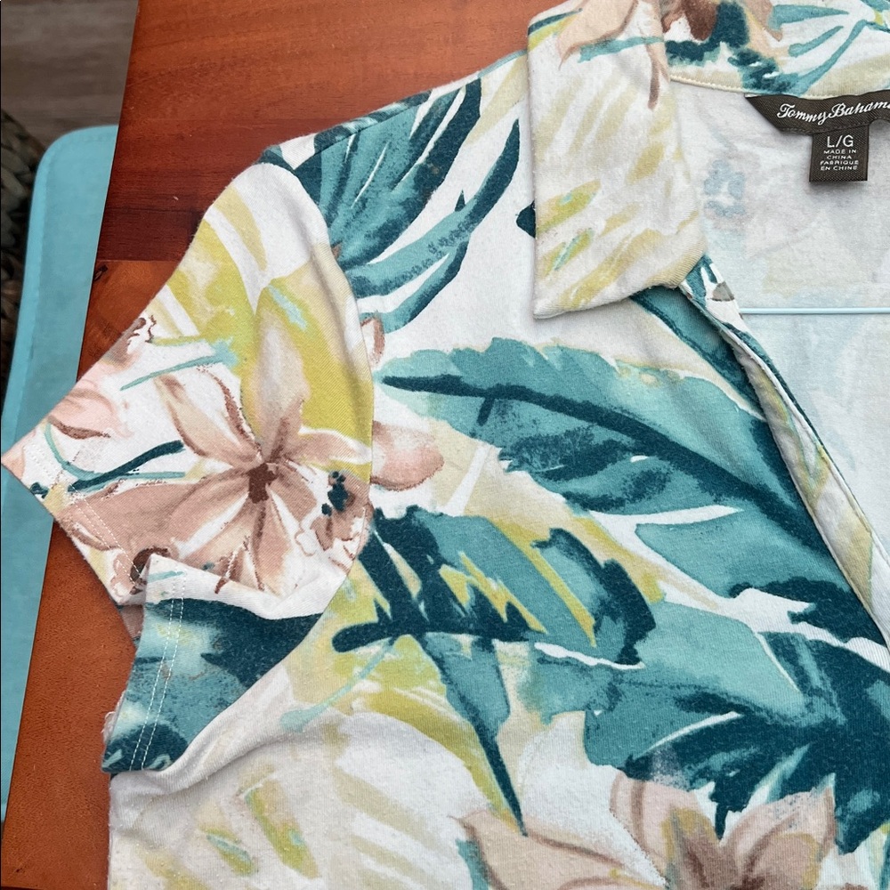 Tommy Bahama Palm Frond Floral S/S V-Neck Pullover Sz Large - Picture 3 of 4